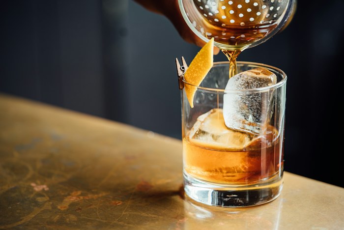 Cocktails, bar lumineux