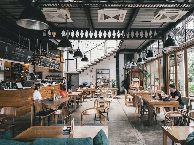 Intérieur bistrot moderne